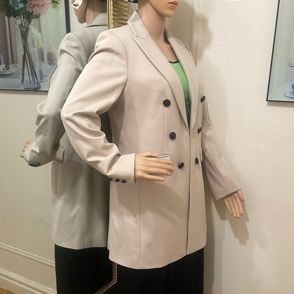 T TAHARI Chic Double-Breasted Blazer - Picture 3 of 16